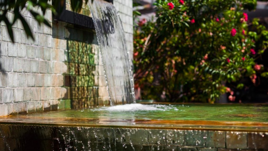 Cascata em casa: 7 ideias para te inspirar e como fazer